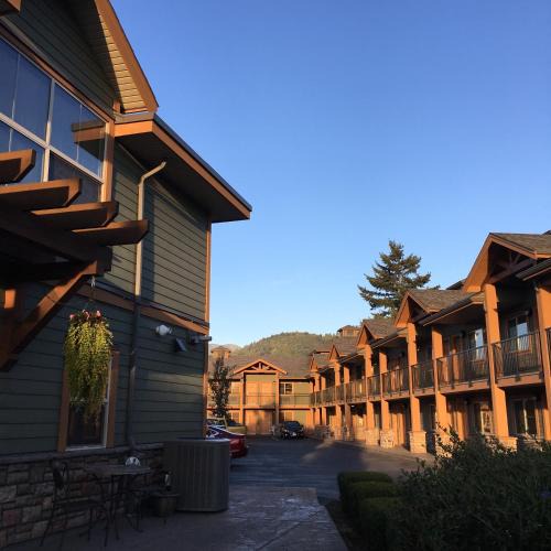 Sardis Hotel | Vedder River Inn
