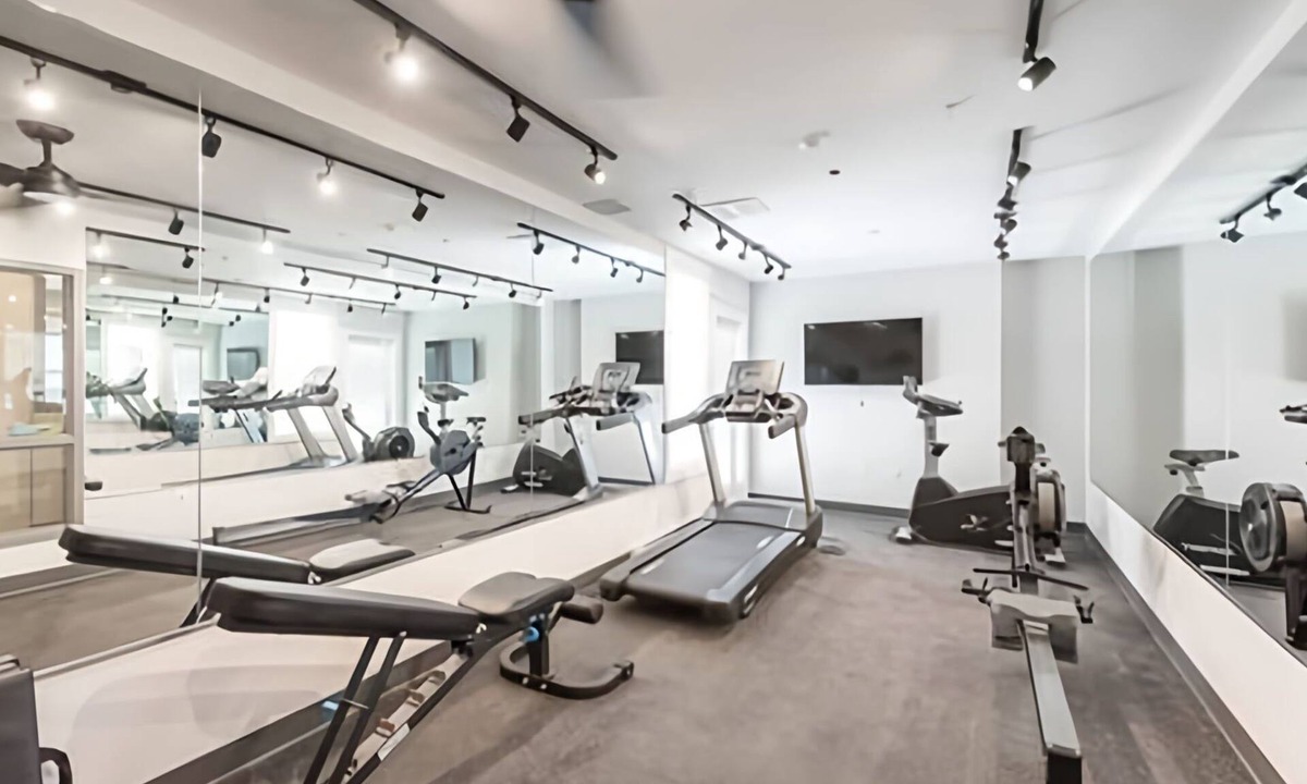 Abbotsford Apartment | Ventura In Downtown, walking distance to all essentials.