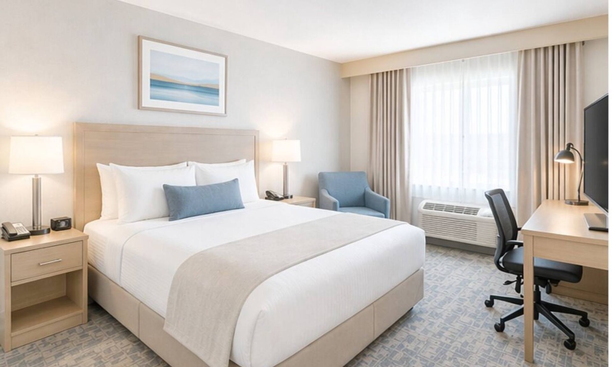 CityPlace Hotel | Vibrant and Walkable Space in Downtown Toronto. Prime location!