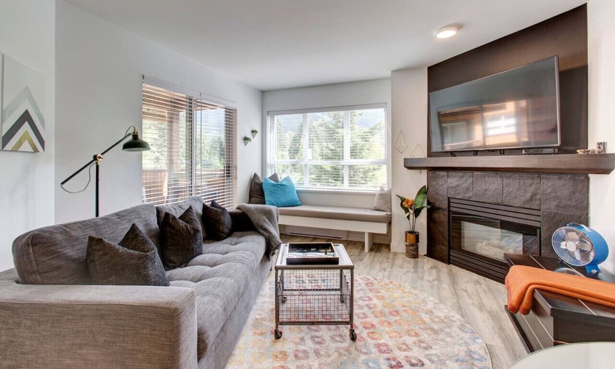 Village North Condo | VillageMinimalistVibe - Views Free Parking Hot Tub