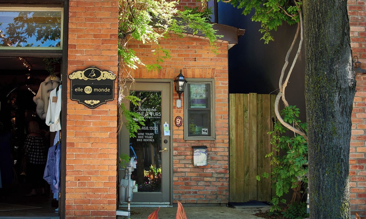 Old Town Historic District Hotel | Vine Village Apartments