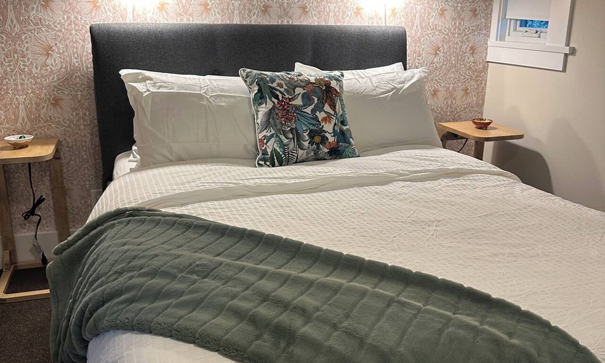 New Westminster Bed & Breakfast | Vintage Comfort