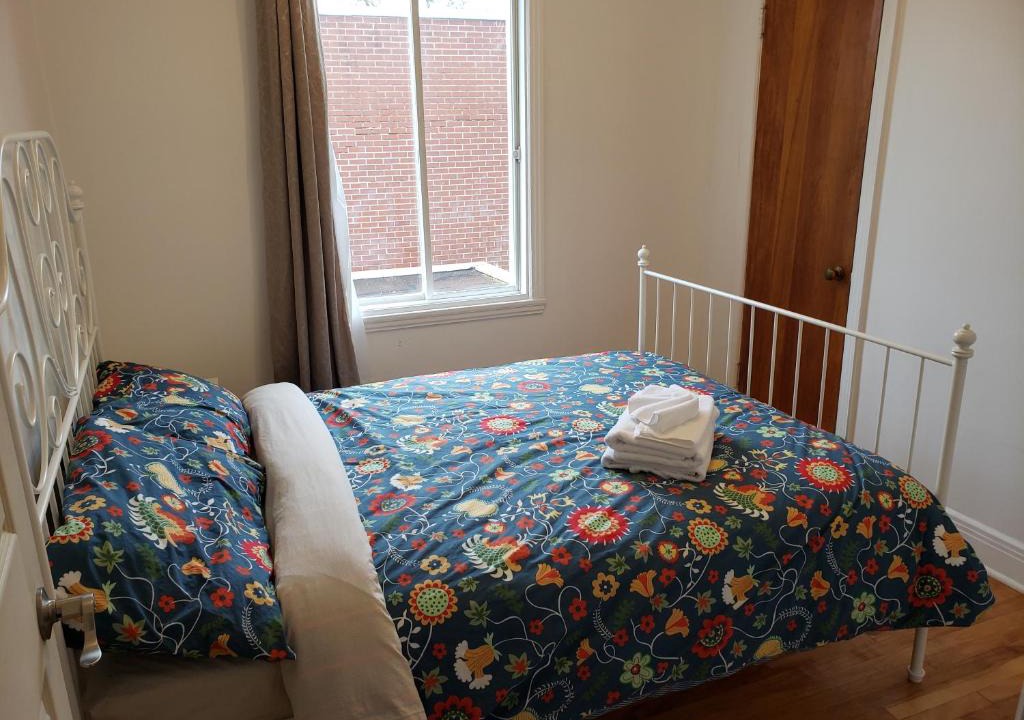 Ville-Emard Apartment | Walk 5 minutes to Metro Monk.