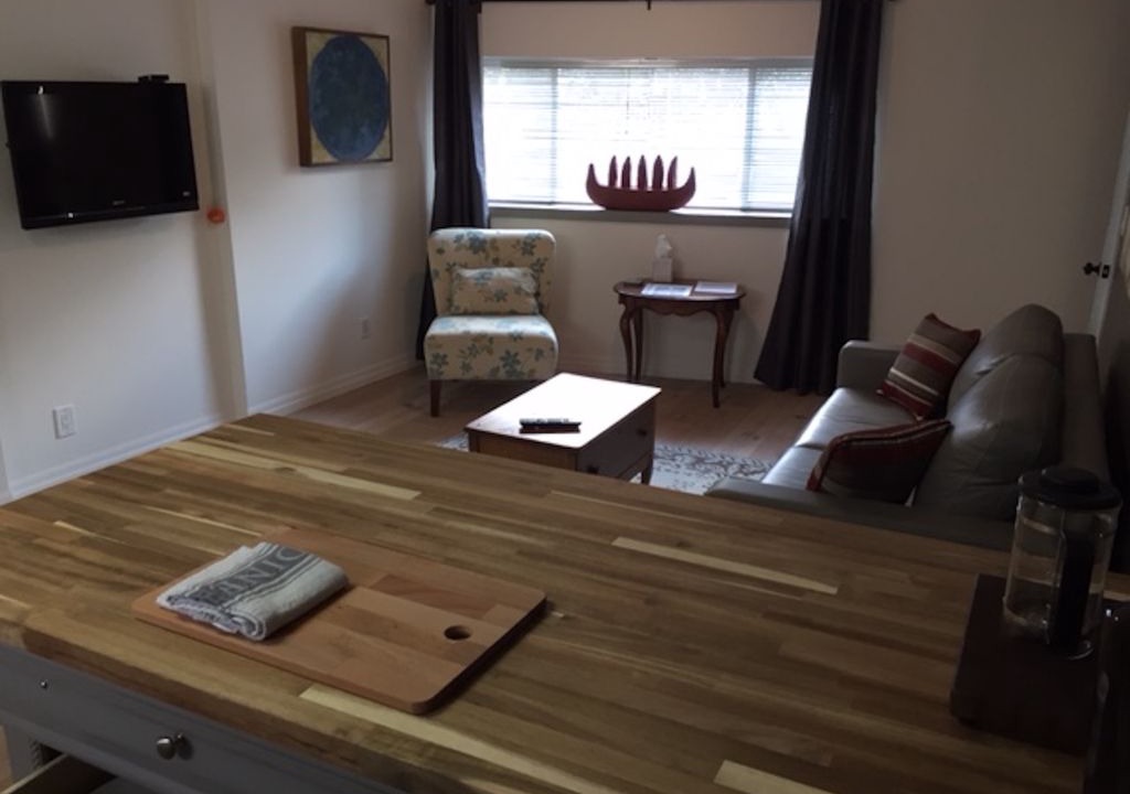 Niagara Apartment | Walnut Suite in Toronto's fashionable west end.