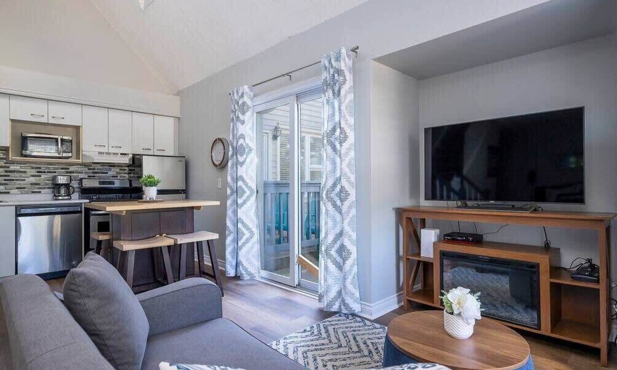 Craigleith Apartment | Wanderer Way Loft - Shuttle, Pool & Trails