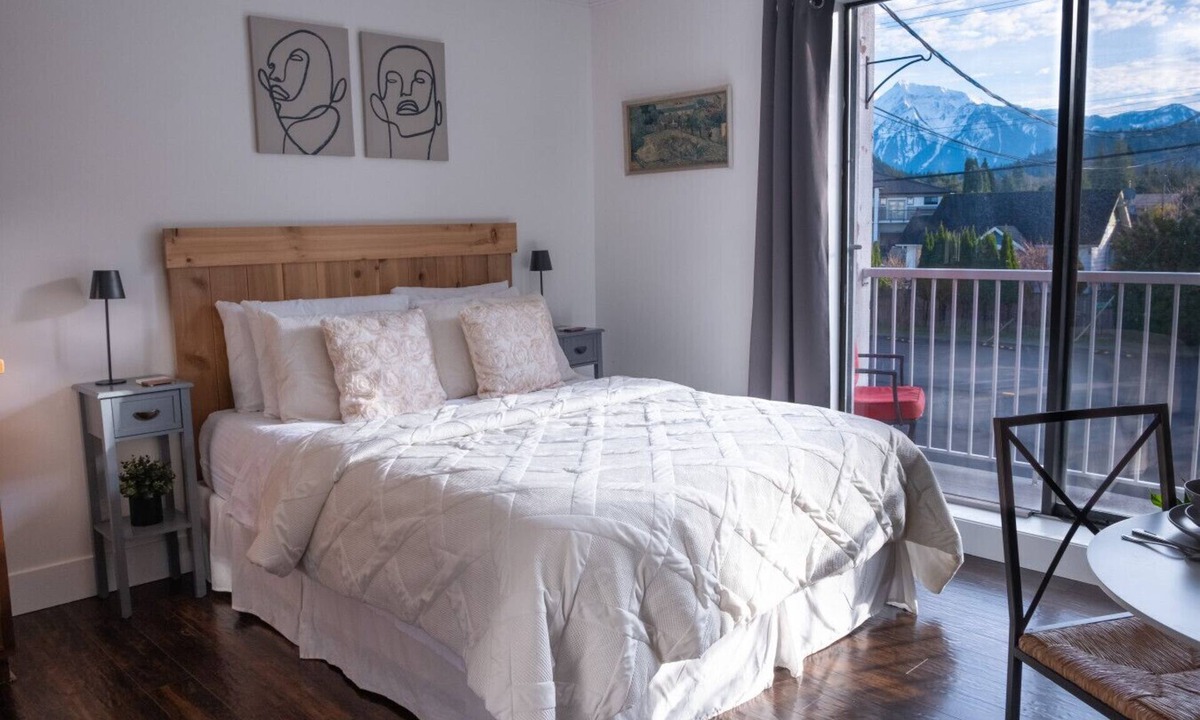 Harrison Hot Springs Apartment | Wanderlust | Studio Suite with Private Patio