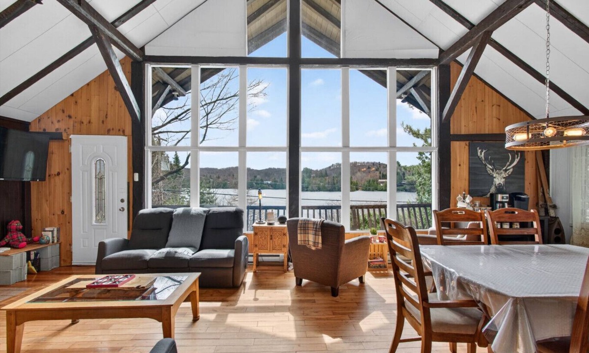 St-Adolphe-d'Howard Ski Chalet | Waterfront cottage for 6 with private dock & kayak