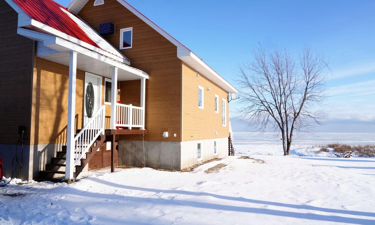 St. Felicien Ski Chalet | Waterfront chalet - Le Grand Heron-Bleu
