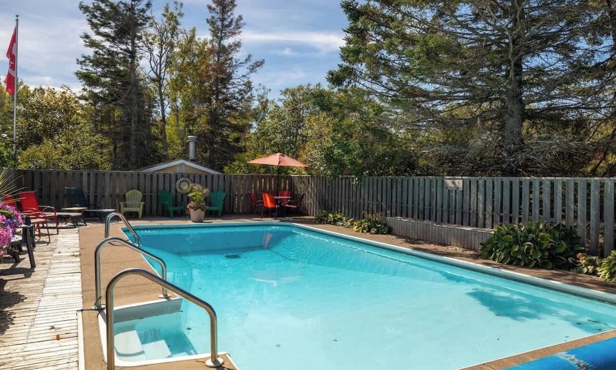 Corran Ban House | Waterfront Cottage with Pool, 20 min from town