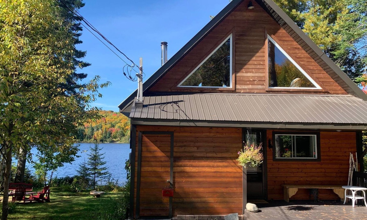 L'Ascension Ski Chalet | Waterfront cottage