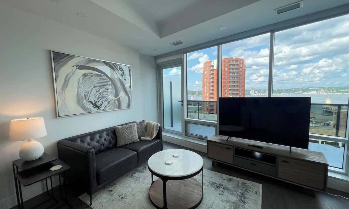 Downtown Halifax Apartment | Waterfront downtown 1 Bedroom with 6 appliances