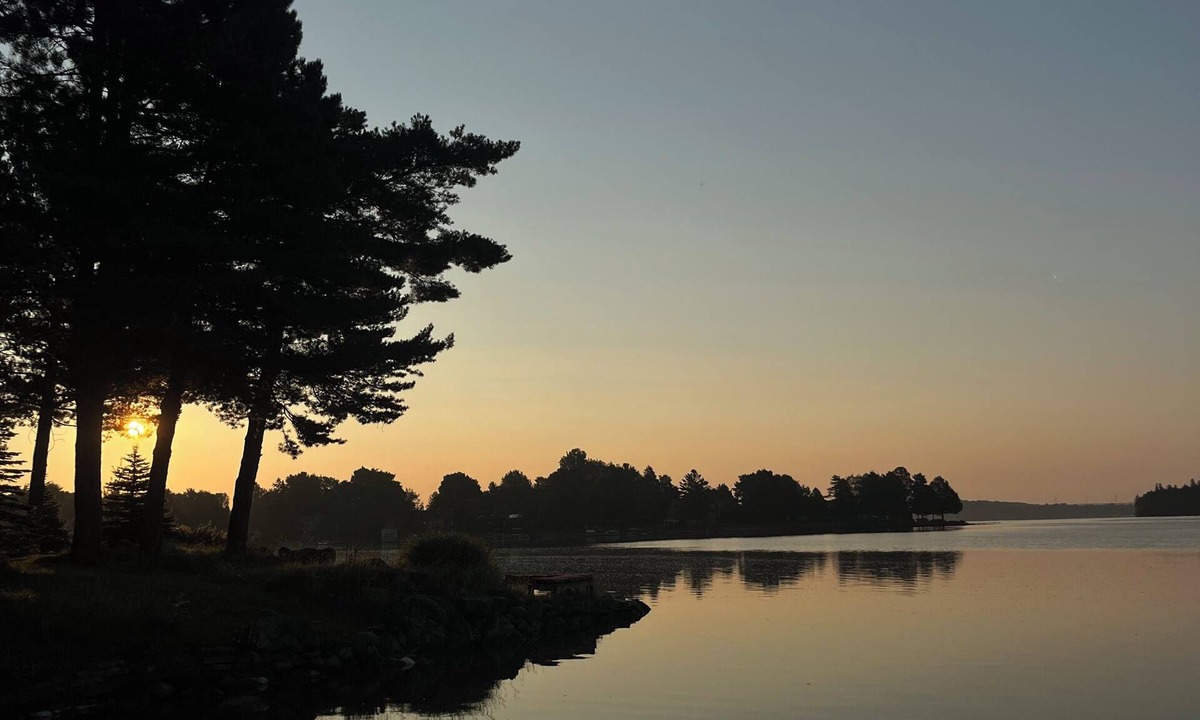 Grey Highlands Cottage | Waterfront Escape on Lake Eugenia · Sleeps 10