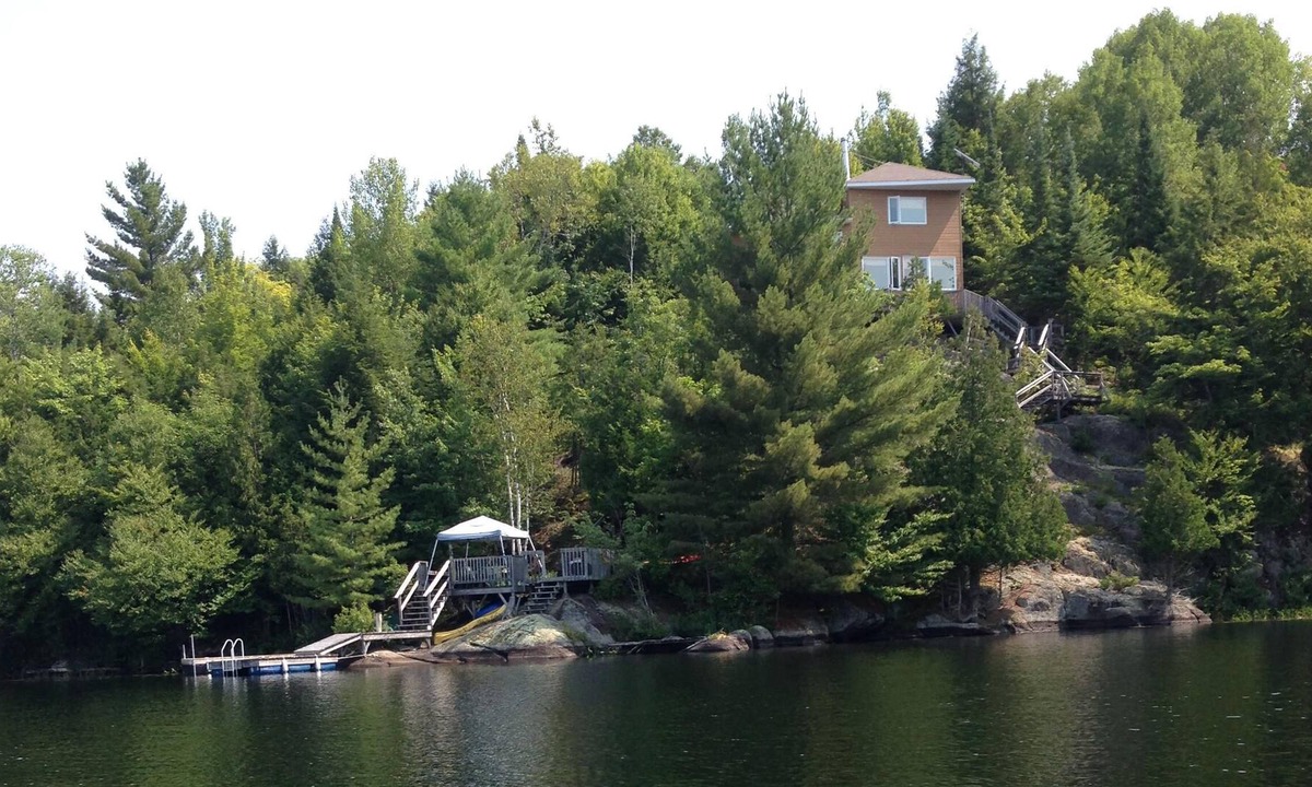 Boileau Ski Chalet | Waterfront "Green" Cottage