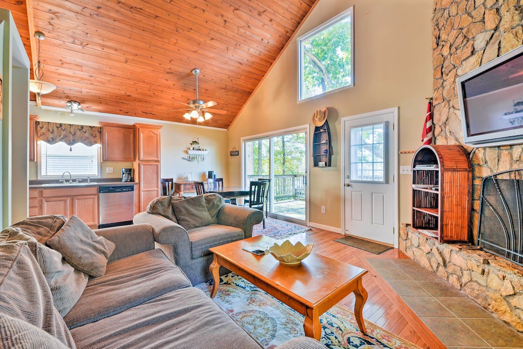 Southmont Cottage | Waterfront High Rock Lake Cottage w/ Private Dock!