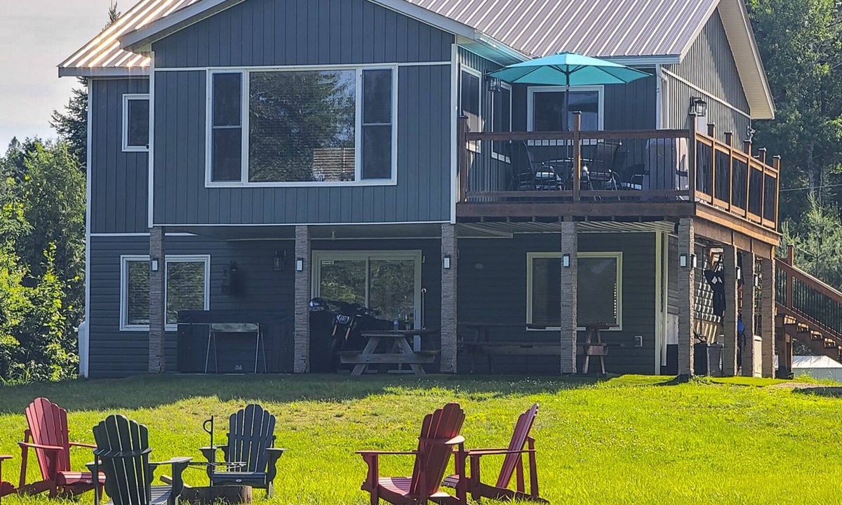 North Algona Wilberforce House | Waterfront House, Privacy, Outside Hot Tub&Barrel Sauna, WiFi, Fishing, Kayaking