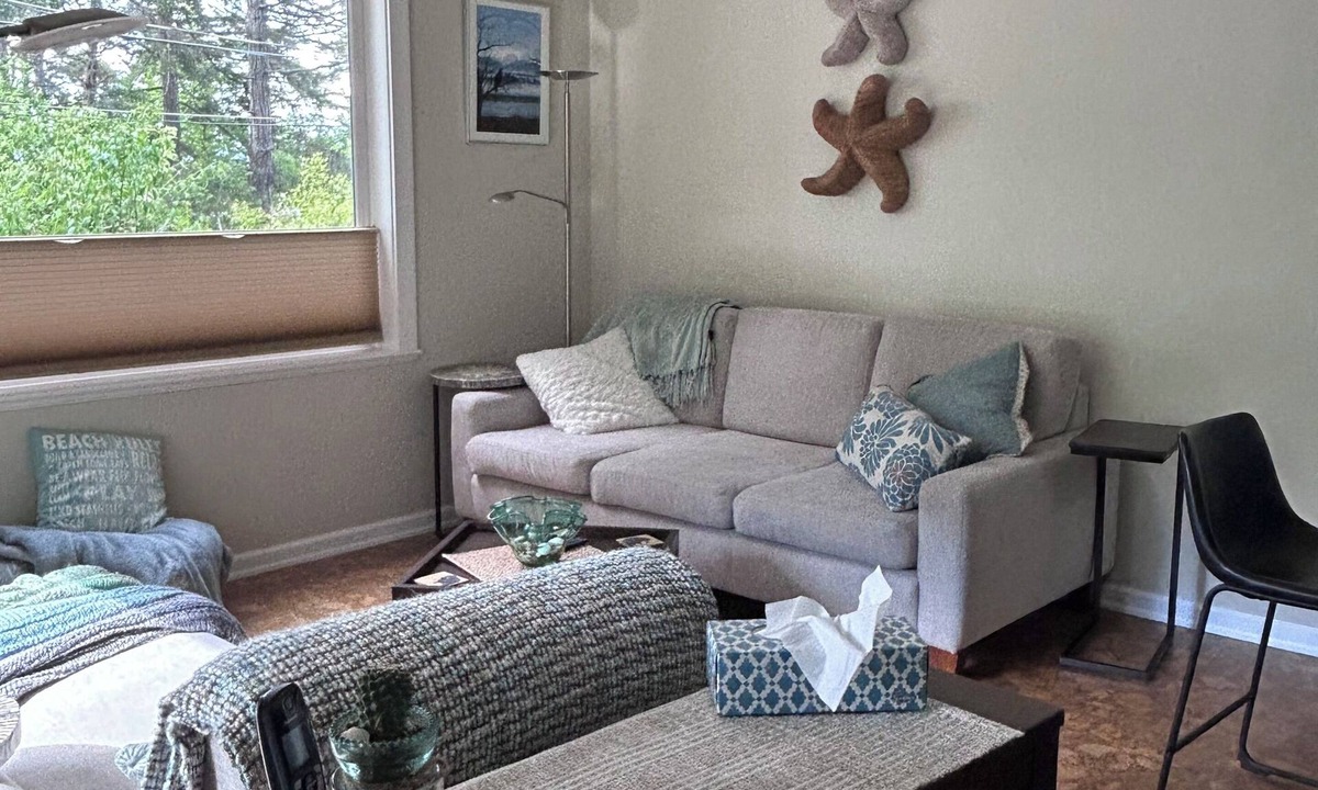 Comox House | Welcome Kye Bay Nest at the beach - relax, restore, and explore. H820823952