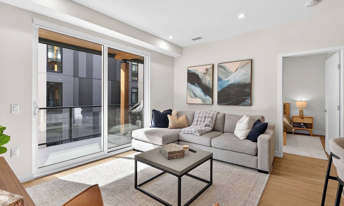 Central Okanagan Condo | Welcome to Zara at Lakestone! A premier lakeside community for a peaceful escape with pickleball courts, gym, & sauna. Zara Aurelia is near Spion Kop hiking trails & wineries. Enjoy modern comfort with a chef’s kitchen and wet bar—relax in style.