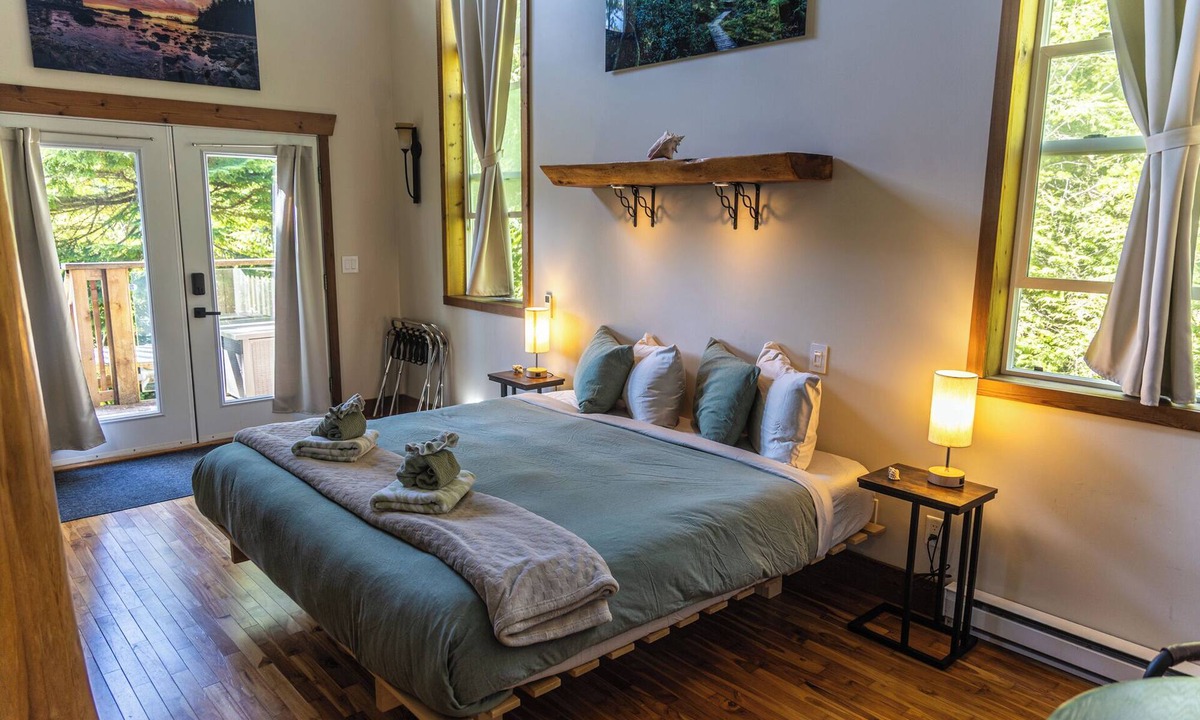 Ucluelet Apartment | Westcoast Luxury Comfort for two in Ucluelet BC