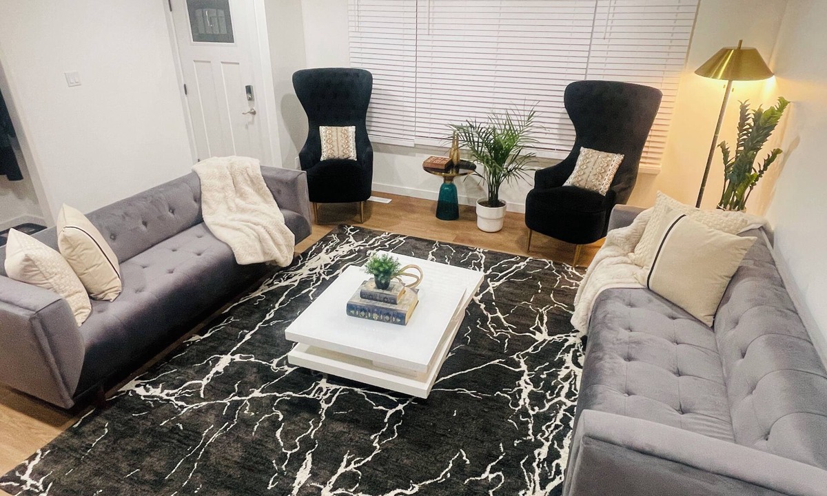 Jasper Place House | Westend Cozy stay,West Edmonton Mall 7 mins, DT/Rogers place 14 Mins