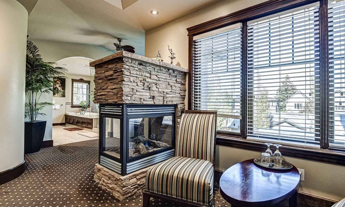 Kensington House | Westmount River Inn
