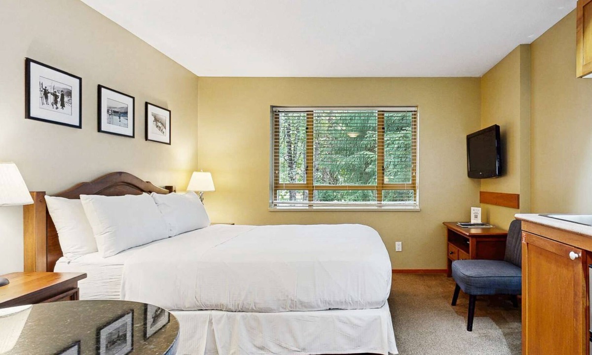 Village North Hotel | Whistler - Cascade Lodge 225