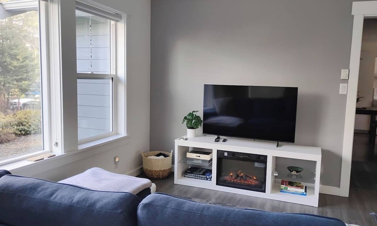 Regional District of Nanaimo House | Woodlands Cottage - Surrounded by Nature