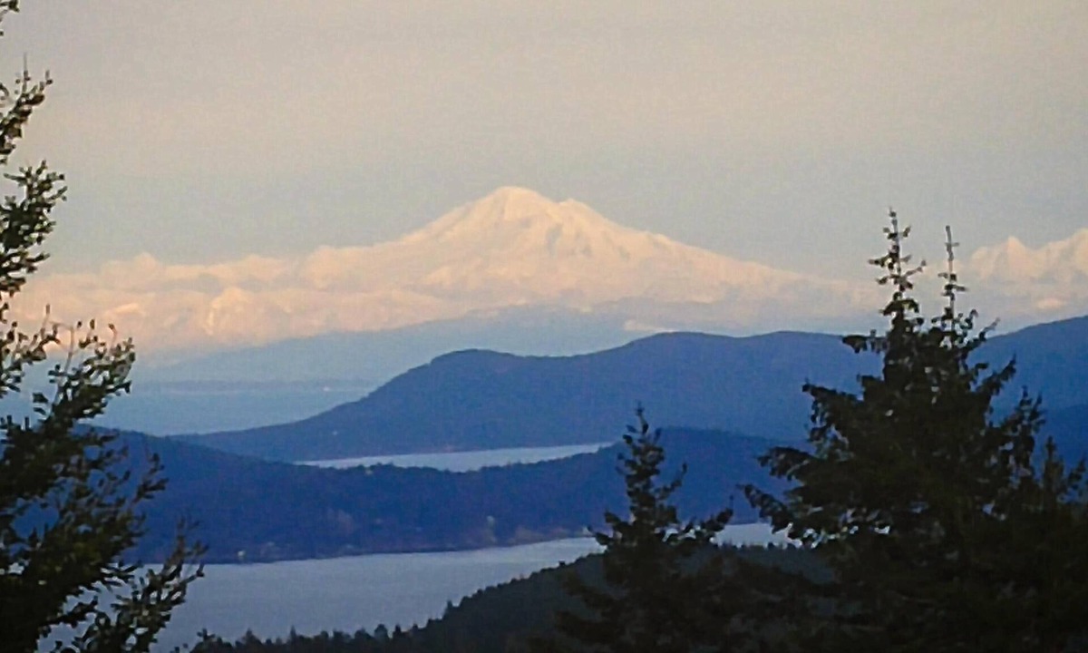 Salt Spring Island House | World Peace House Salt Spring Island OceanMountainViews formerly Majestic View
