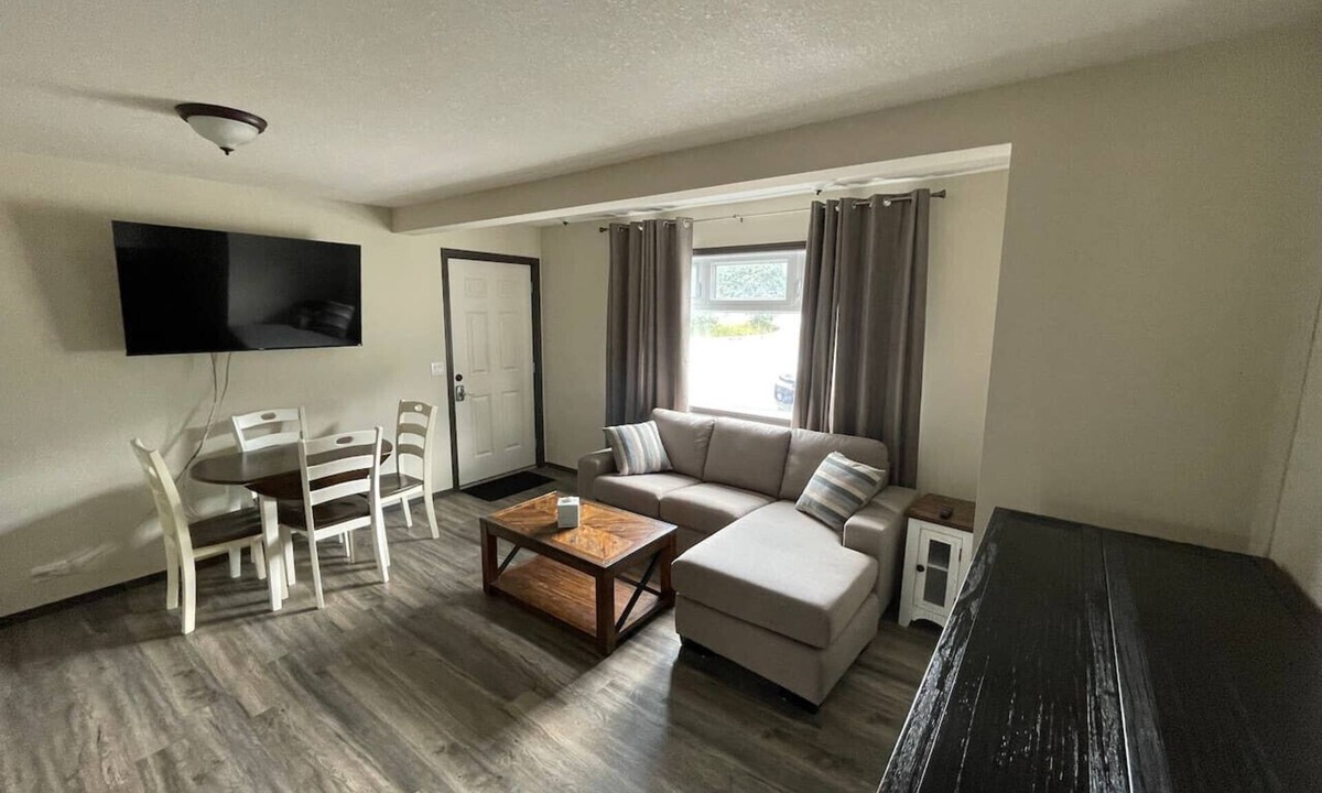 Dead Man's Flats Condo | Yam 14 - 1 Bedroom with Queen