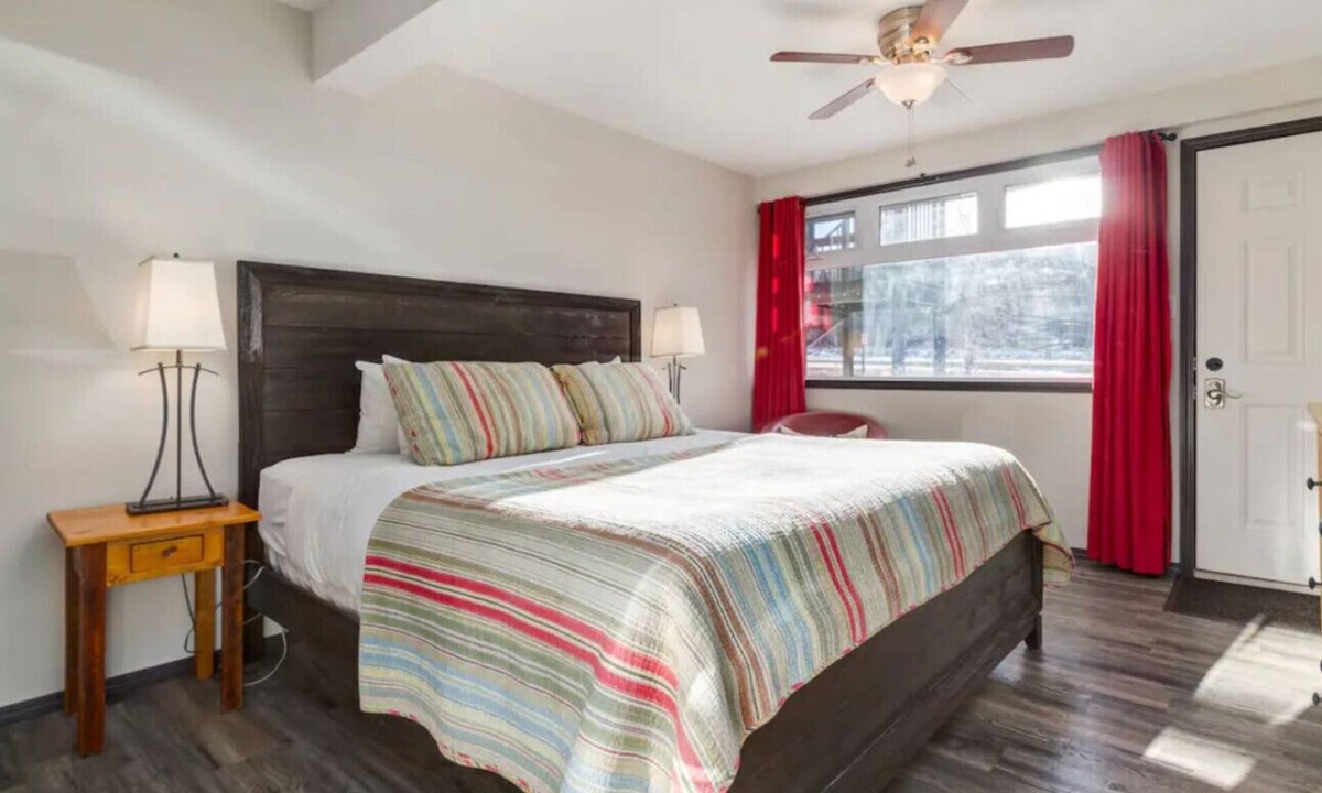 Dead Man's Flats Condo | Yam 15 - Studio with King