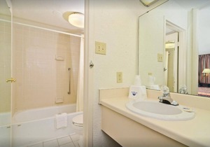Americas Best Value Inn Wilson - UNIT 4 (ONE BED) GROUND FLOOR
