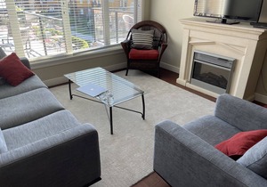 Lakefront, pool, hot tub, exc room. Book now for Aug 16