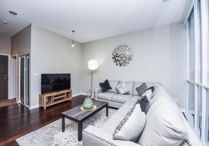 PlanURstay- Mississauga Downtown Square One Shopping Centre