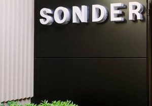 Sonder at Revival | Accessible King Room+ w/Terrace Courtyard View
