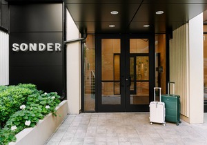 Sonder at Revival | King Room+