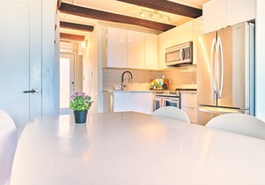 Suite 201: Beautiful 3-Bedroom Beachfront Townhouse