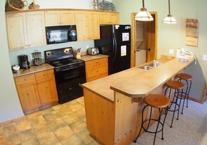 Upper floor 2 bedroom condo with courtyard view and easy access to ski runs