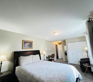 Midnight Sun Inn 