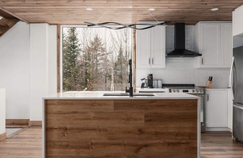 Chertsey Ski Chalet | Ô Sommet - Montcalm Slopes, Après-Ski Sauna, Hot Tub & Arcade