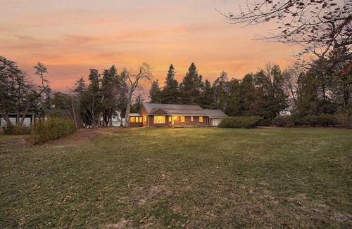 Beaverton House | 1-Acre Private Lake Simcoe Waterfront | 150’ Sandy Beach & Incredible Sunsets