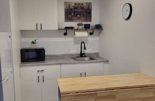 Cranbrook Apartment | 1 bdrm 716 23a ave n Unit D