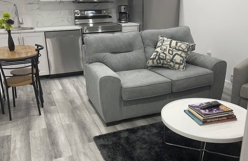 Regina House | 1 Bed 1Bath in East Regina