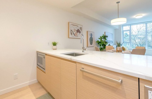 James Bay Condo | 1-bed condo Victoria's Inner Harbour includes parking! 90-DAY MINIMUM