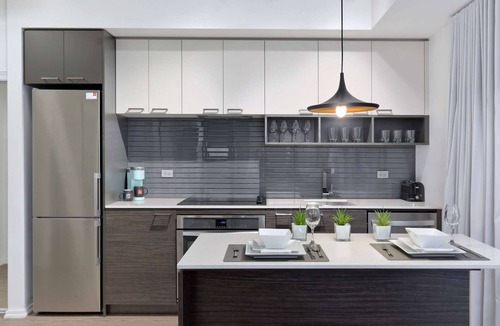 Bay Street Corridor Apartment | 1 Bedroom/1 Bathroom Suite