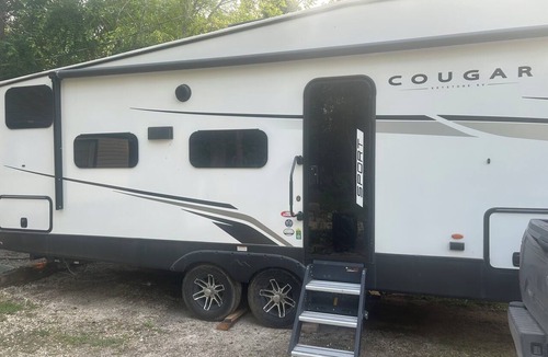 Sandy Hook RV Rental | 1 bedroom and 3 bunk bed for rent in GIMLI sandy hook