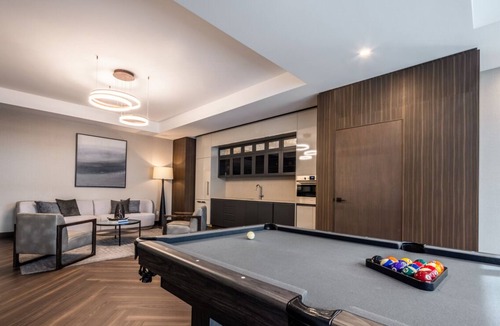 Byward Market - Parliament Hill Condo | 1-bedroom fully-furnished short term rental | The Met Furnished Suites