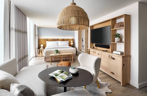 Wellington Place Hotel | 1 Hotel Toronto