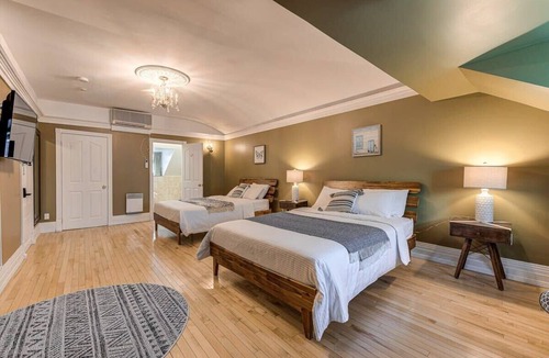 Vieux-Quebec-Cap-Blanc-colline Parlementaire Hotel | 10 Double Room