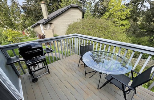 Victoria Apartment | #104 Parkcrest Dr - 3 Bedroom Upper Suite in House