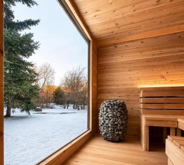 The Blue Mountains Ski Chalet | 10BR Chalet with Swim Spa Sauna Cinema and Firepit