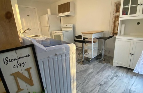Quartier 5-2 Apartment | 12 min to downton Quebec city, 10 min the waterfall Québec city, near the mall.